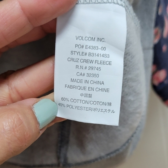 Womens volcom sweatshirt with floral sleeves - Picture 5 of 5